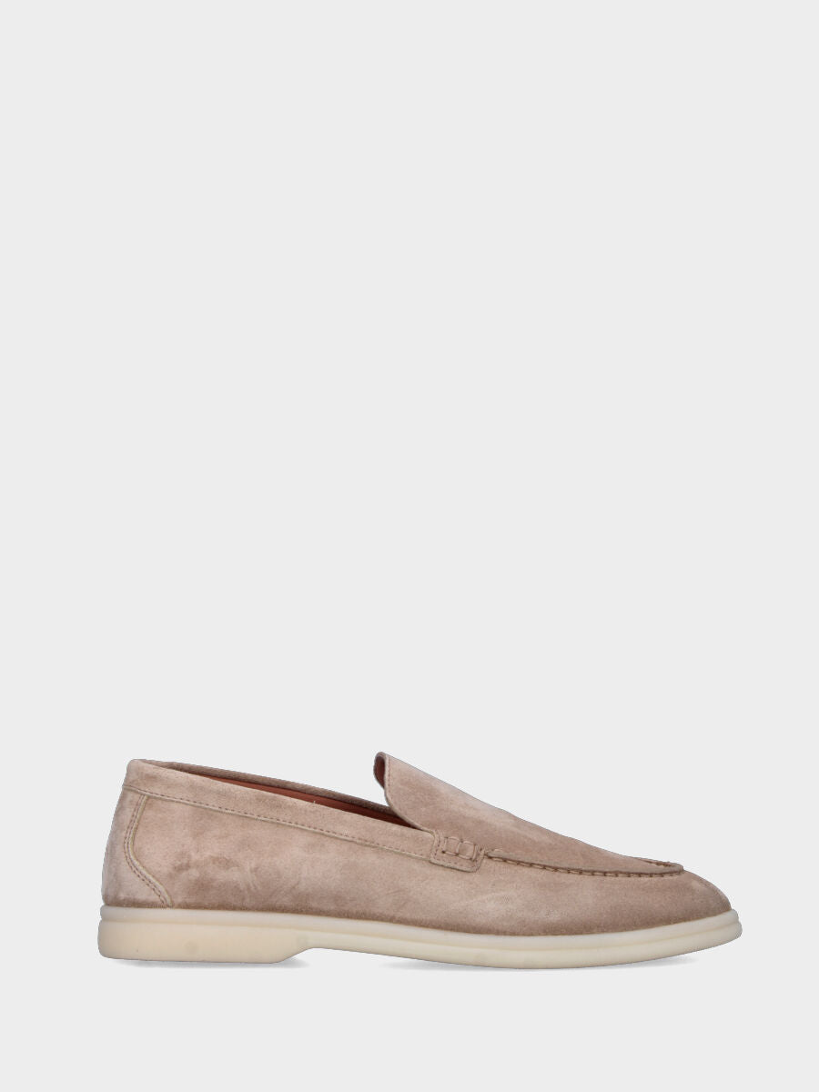 Mocassino in camoscio beige con vaschetta liscia e cucitura adler