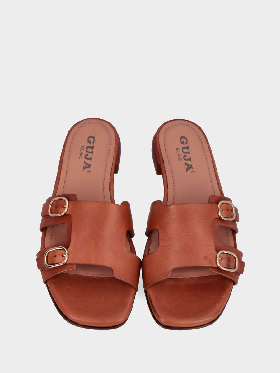 Ciabattina in vitello color cuoio con cinturini e sottopiede imbottito