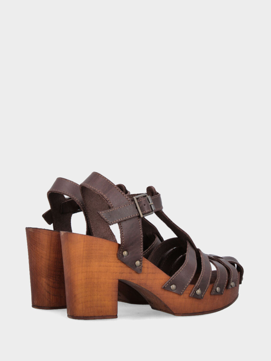 Zoccolo in vitello testa di moro con fascette chiodate