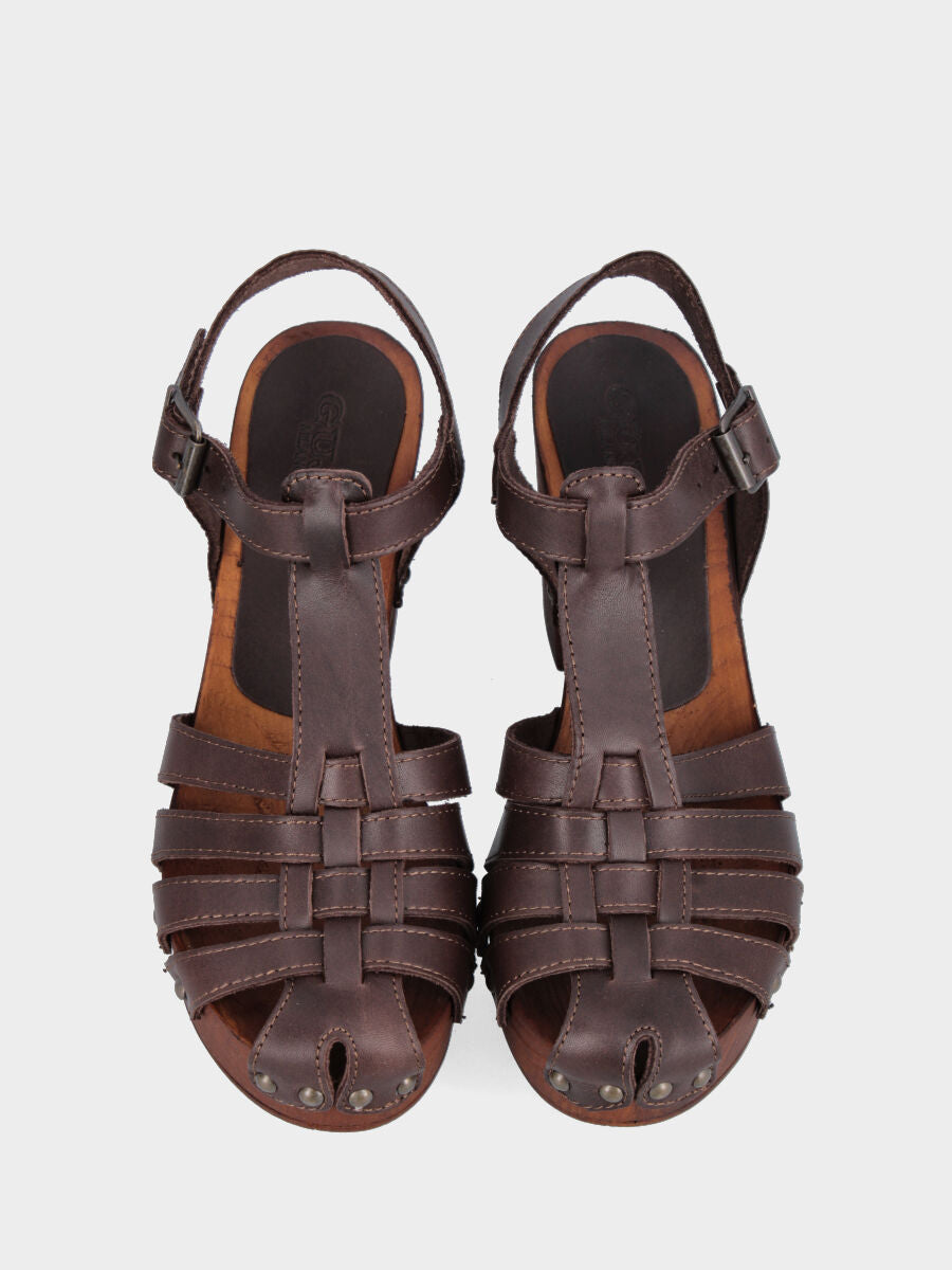 Zoccolo in vitello testa di moro con fascette chiodate