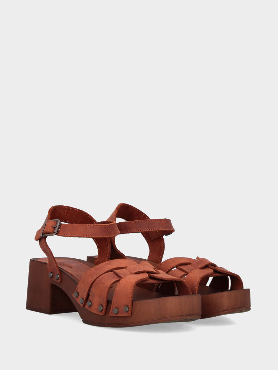 Zoccolo in velour color cuoio con fascette incrociate e plateau