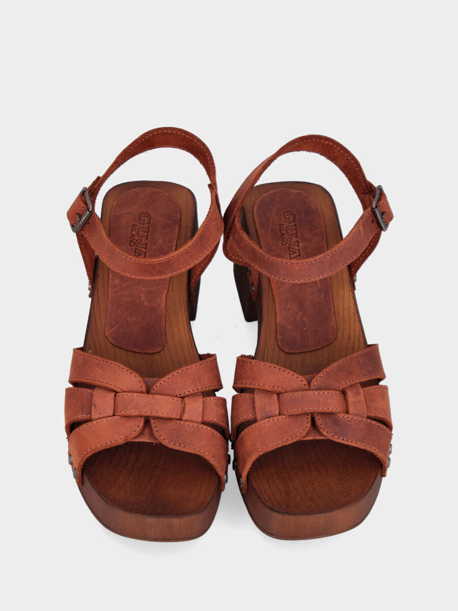 Zoccolo in velour color cuoio con fascette incrociate e plateau