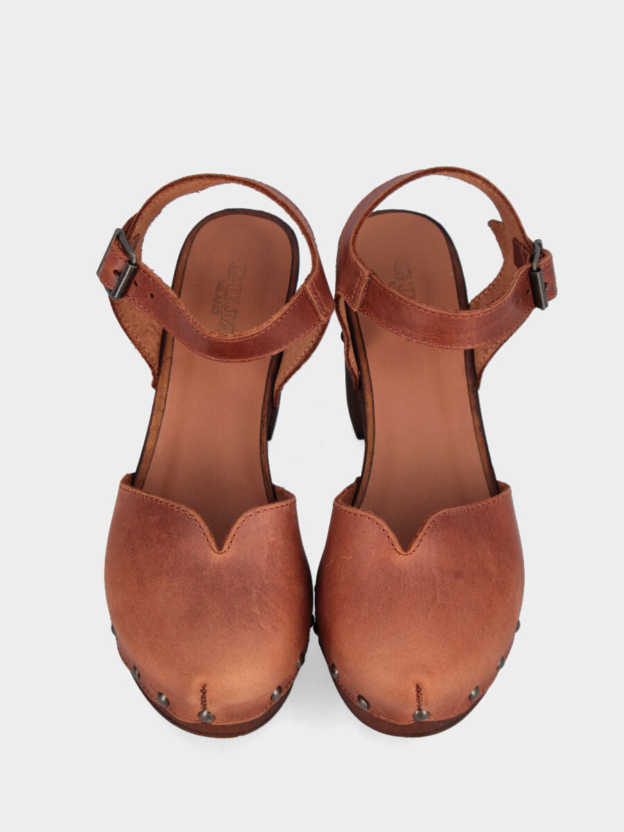 Zoccolo olandesina in vitello color cuoio con cinturino alla caviglia