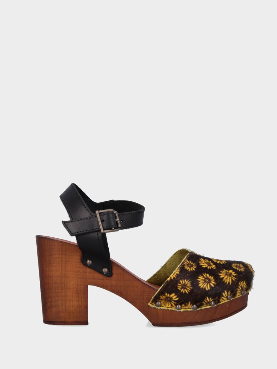 Zoccolo olandesina in cavallino testa di moro con ricami floreali