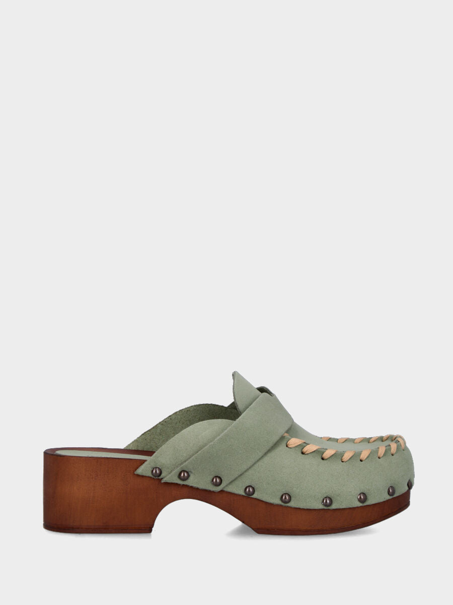 Zoccolo mocassino sabot in vitello verde salvia con vaschetta cucita