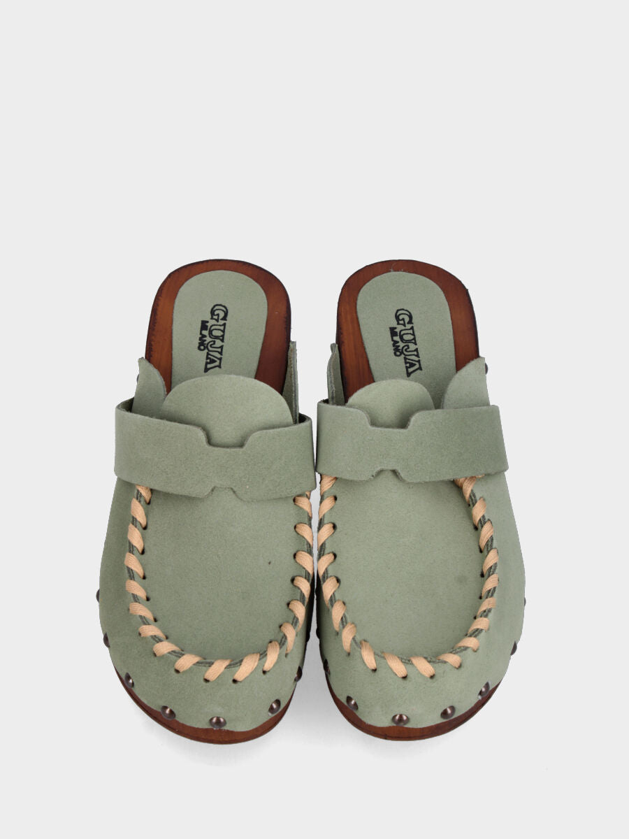 Zoccolo mocassino sabot in vitello verde salvia con vaschetta cucita