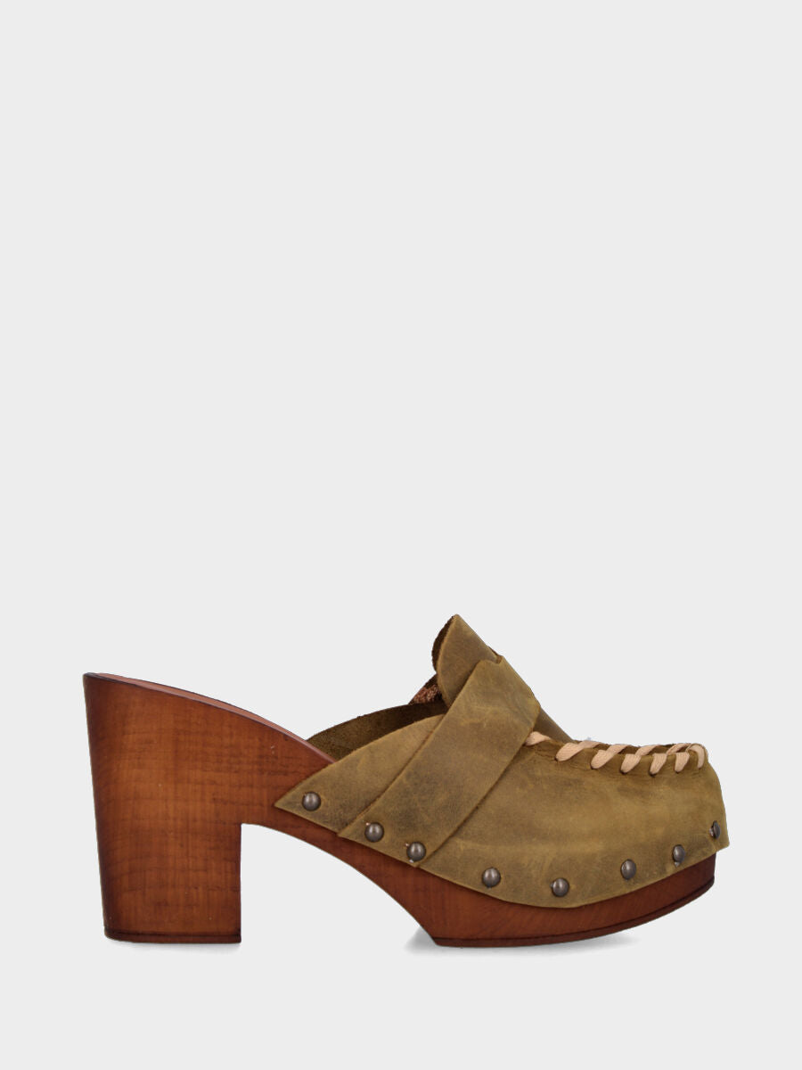 Zoccolo sabot in velour verde con vaschetta infilata e plateau