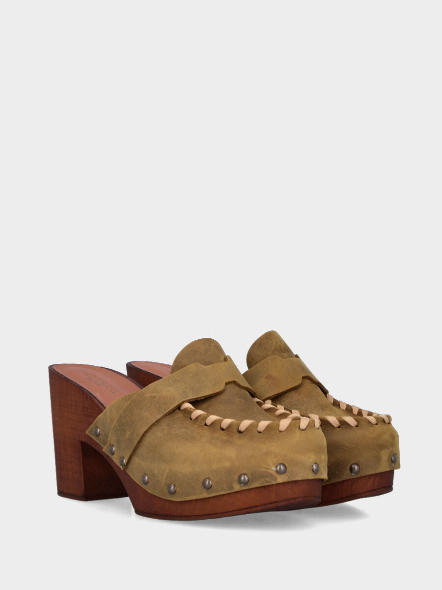 Zoccolo sabot in velour verde con vaschetta infilata e plateau