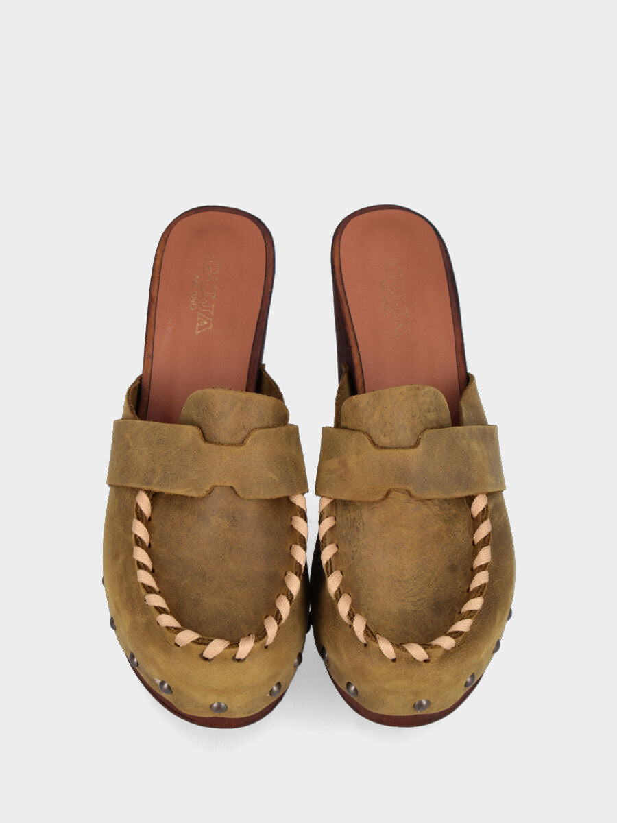 Zoccolo sabot in velour verde con vaschetta infilata e plateau