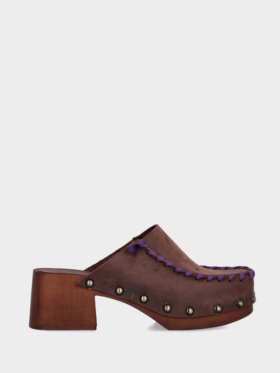 Zoccolo sabot in vitello marrone con plateau e cuciture viola a contrasto