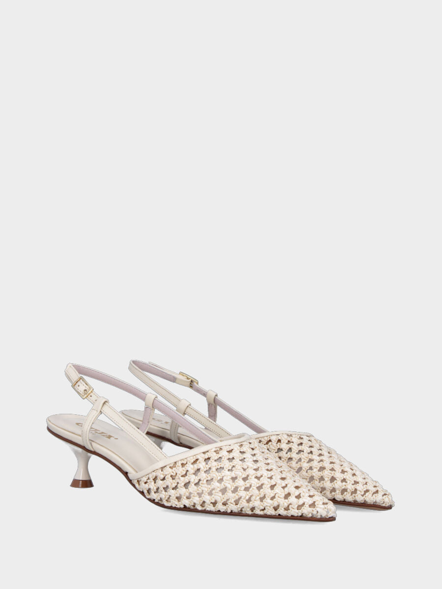 Slingback in rafia bianco latte intrecciata con tacco a calice