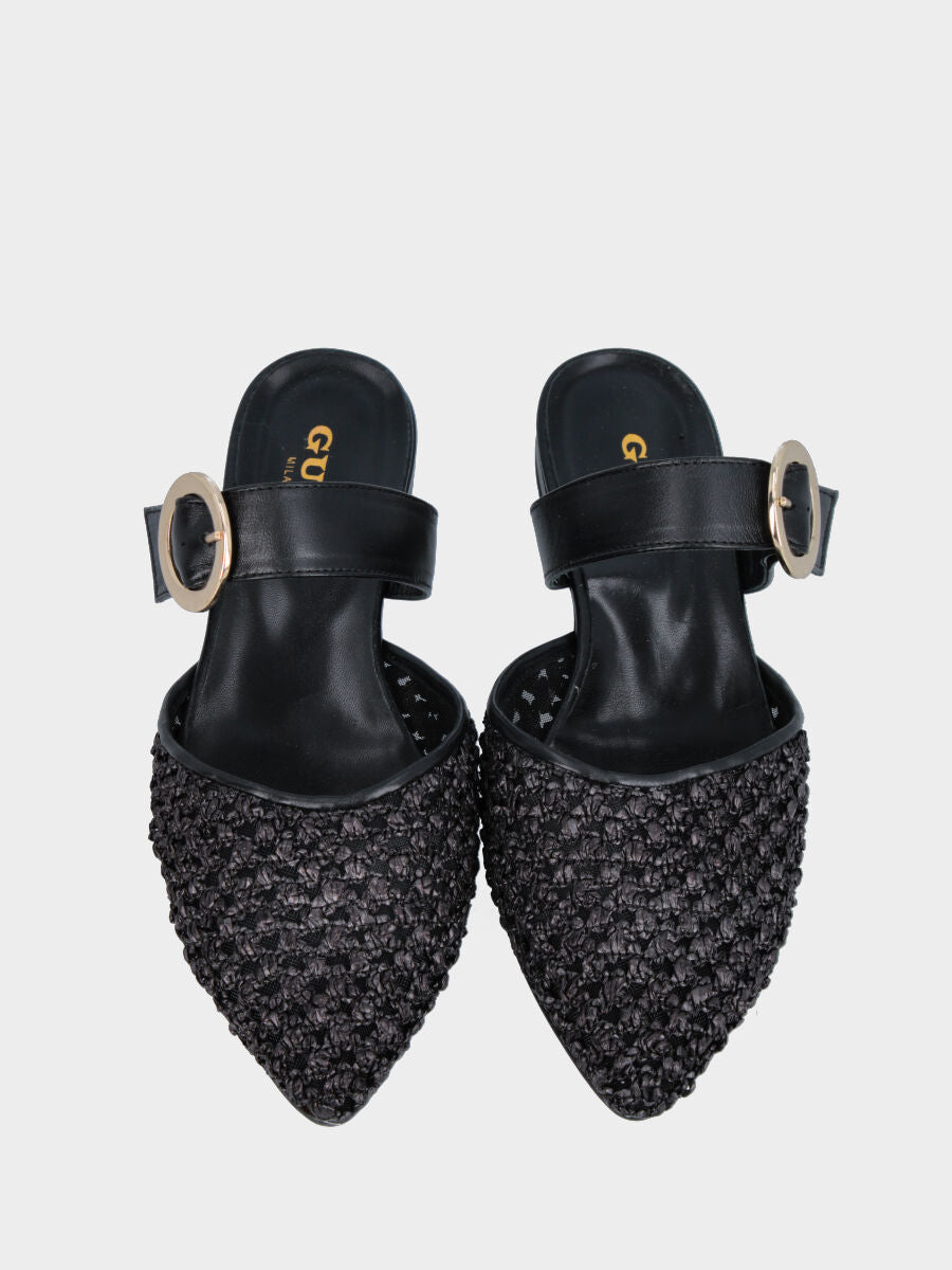 Sabot in rafia nera con cinturino e punta sfilata