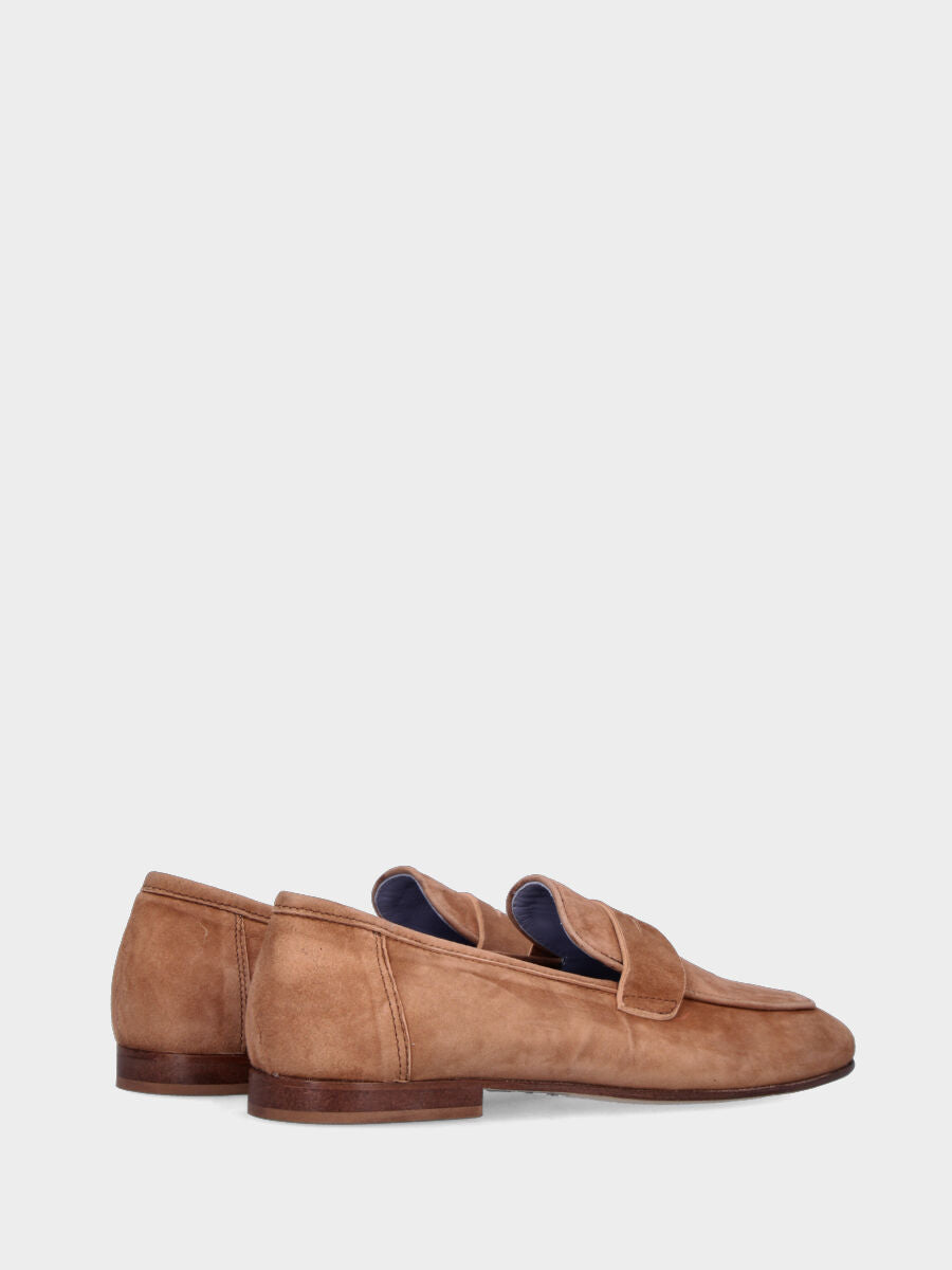 Mocassino in camoscio color cuoio con vaschetta ripiegata
