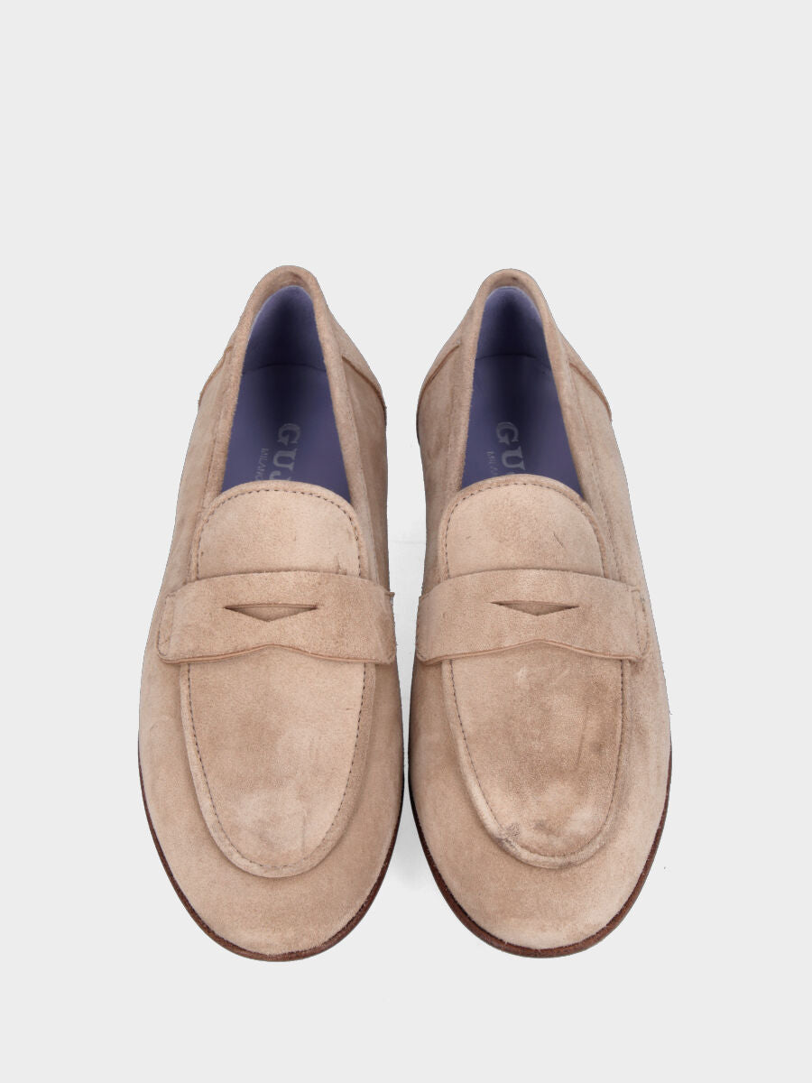 Mocassino in camoscio beige con vaschetta ripiegata