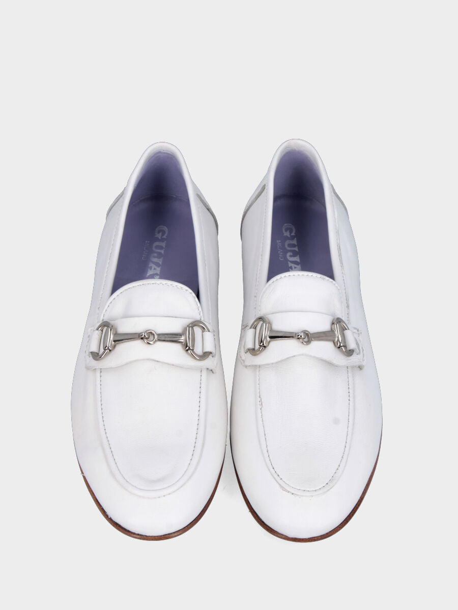 Mocassino in nappa bianca con morsetto metallico