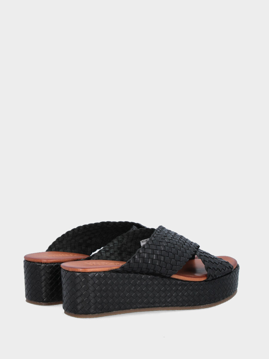 Ciabatta in nappa nera intrecciata con platform