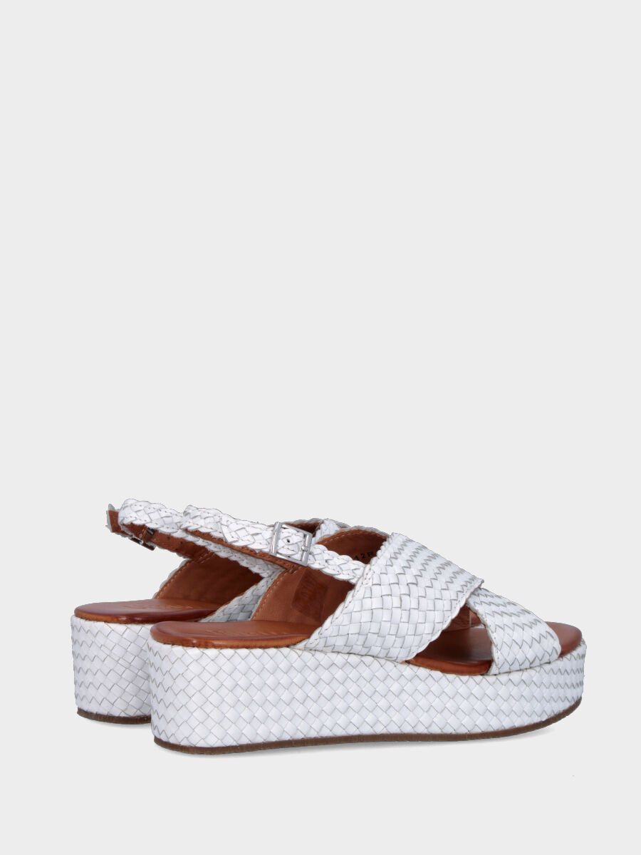 Sandalo platform in nappa bianca con intrecci e fasce incrociate