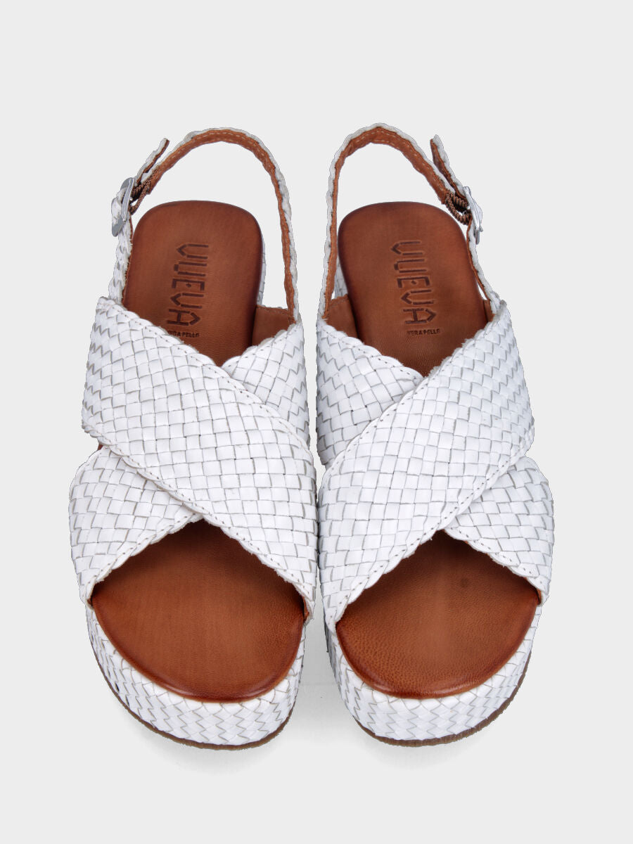 Sandalo platform in nappa bianca con intrecci e fasce incrociate