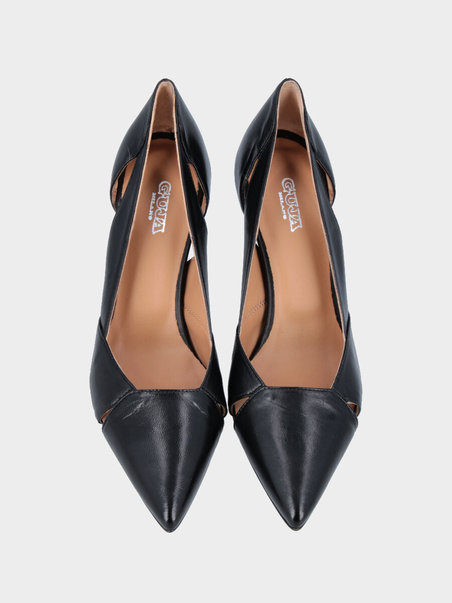 Décolleté in nappa nera con tomaia asimmetrica forata e tacco stiletto