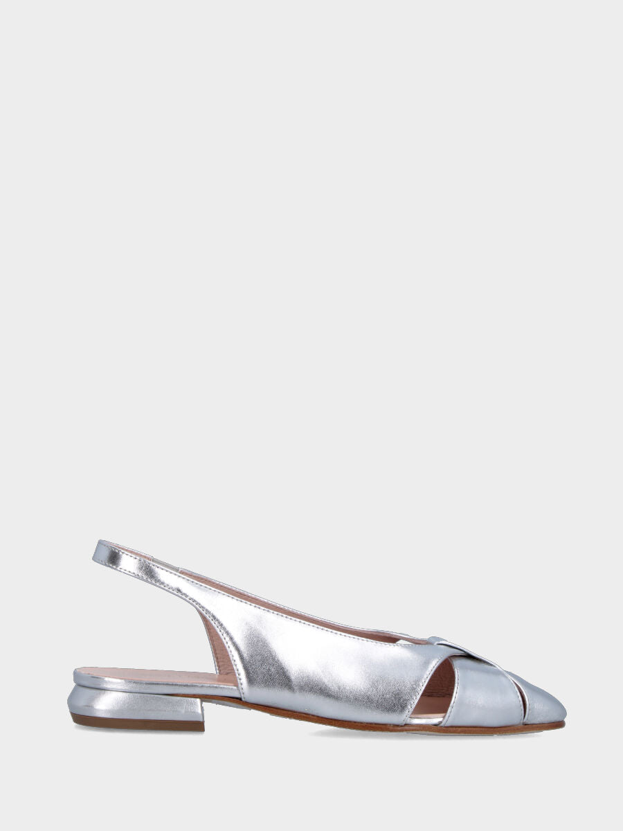 Slingback in laminato argento con tomaia incrociata
