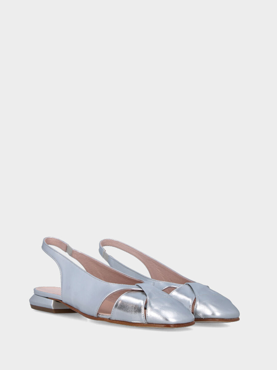 Slingback in laminato argento con tomaia incrociata