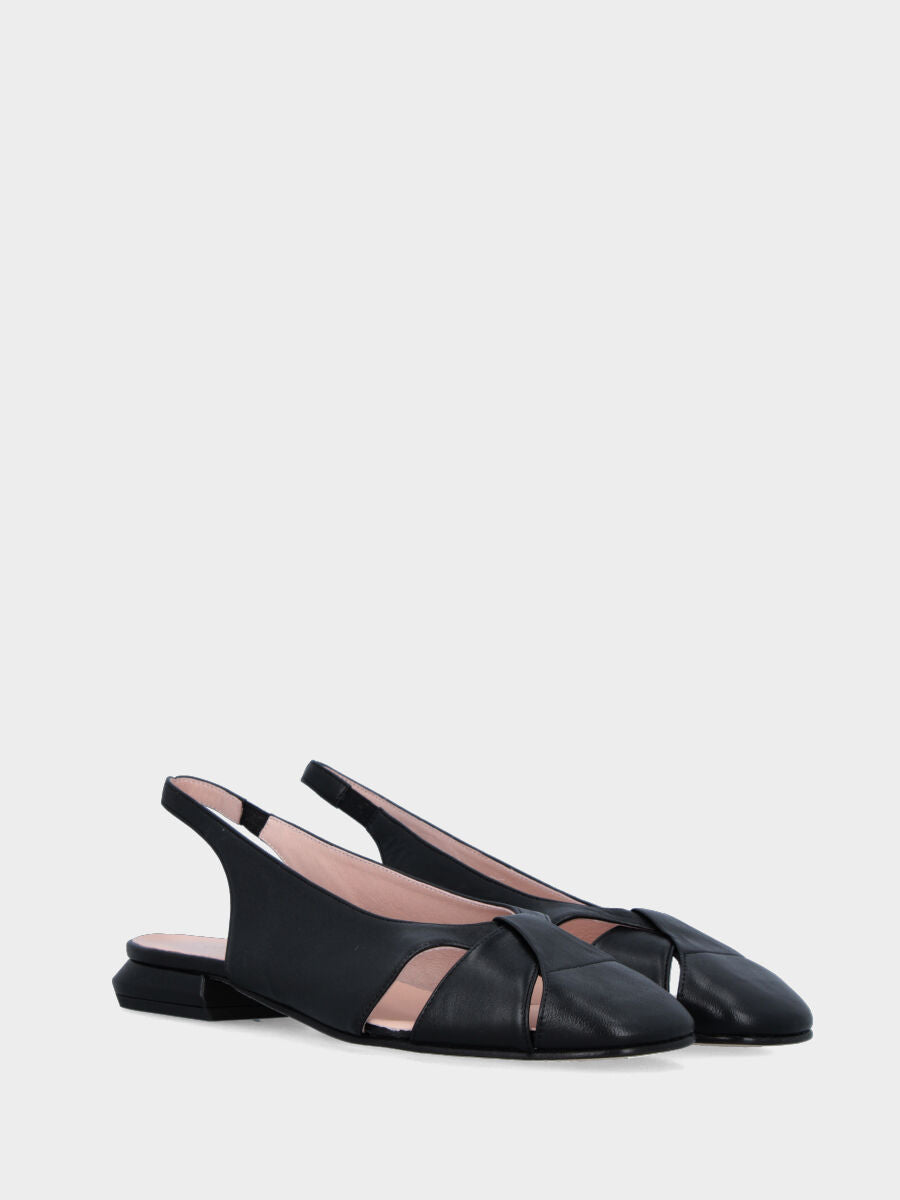 Slingback in nappa nera con tomaia incrociata