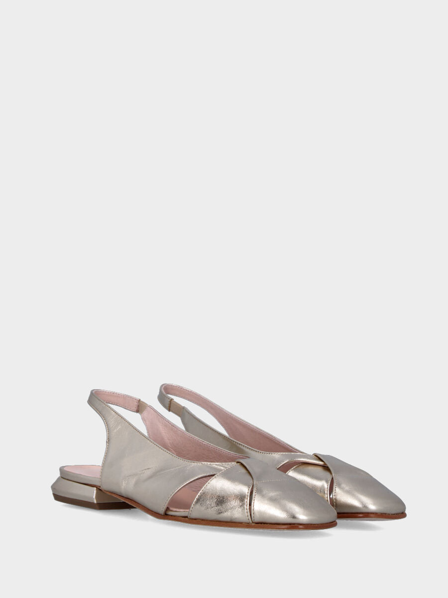 Slingback in laminato platino con tomaia incrociata