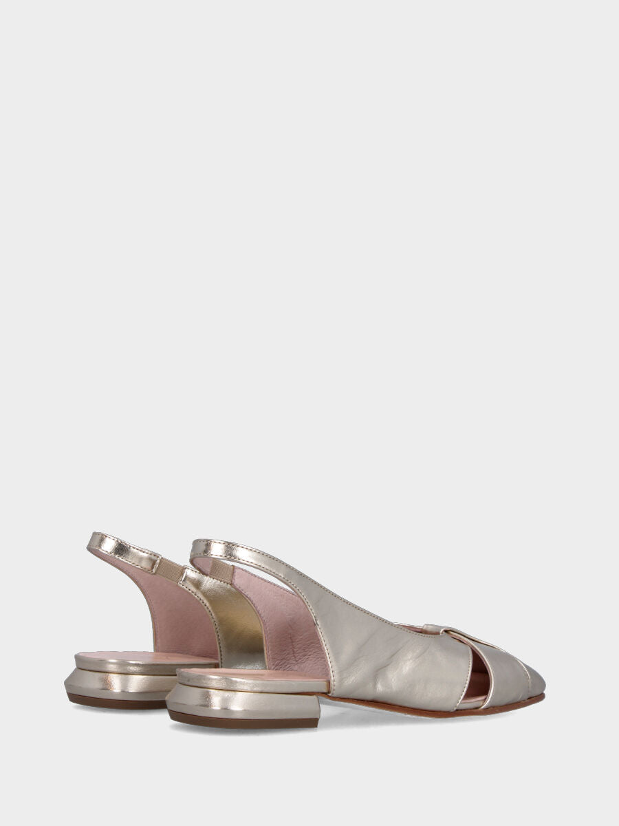 Slingback in laminato platino con tomaia incrociata