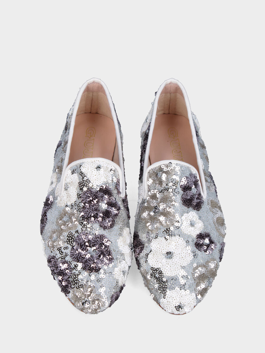 Pantofolina in paillettes nei toni argento con motivo floreale