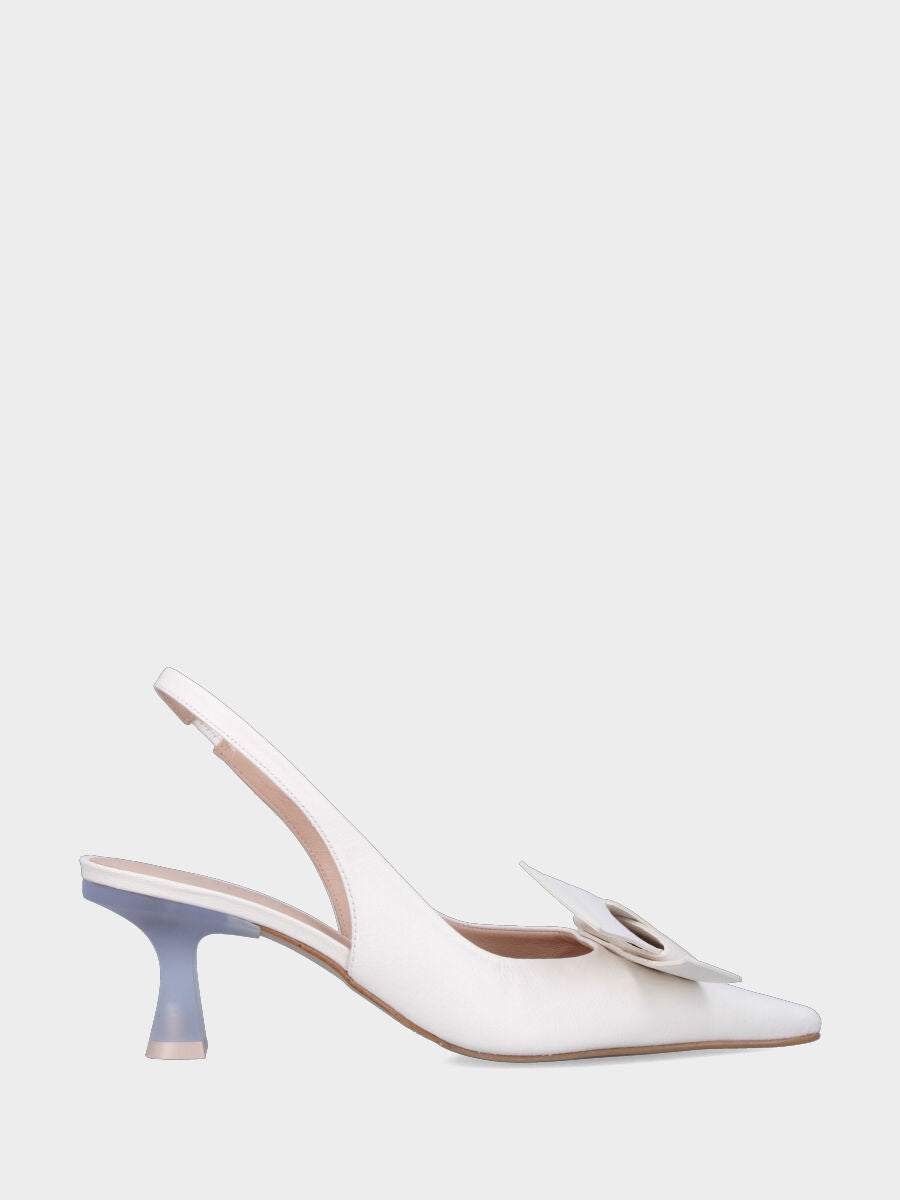 Slingback in vitello bianco con fascetta annodata in pianta