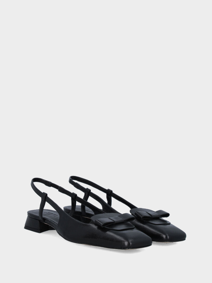 Slingback in vitello nero con tacco a blocco e fascetta a fiocchetto