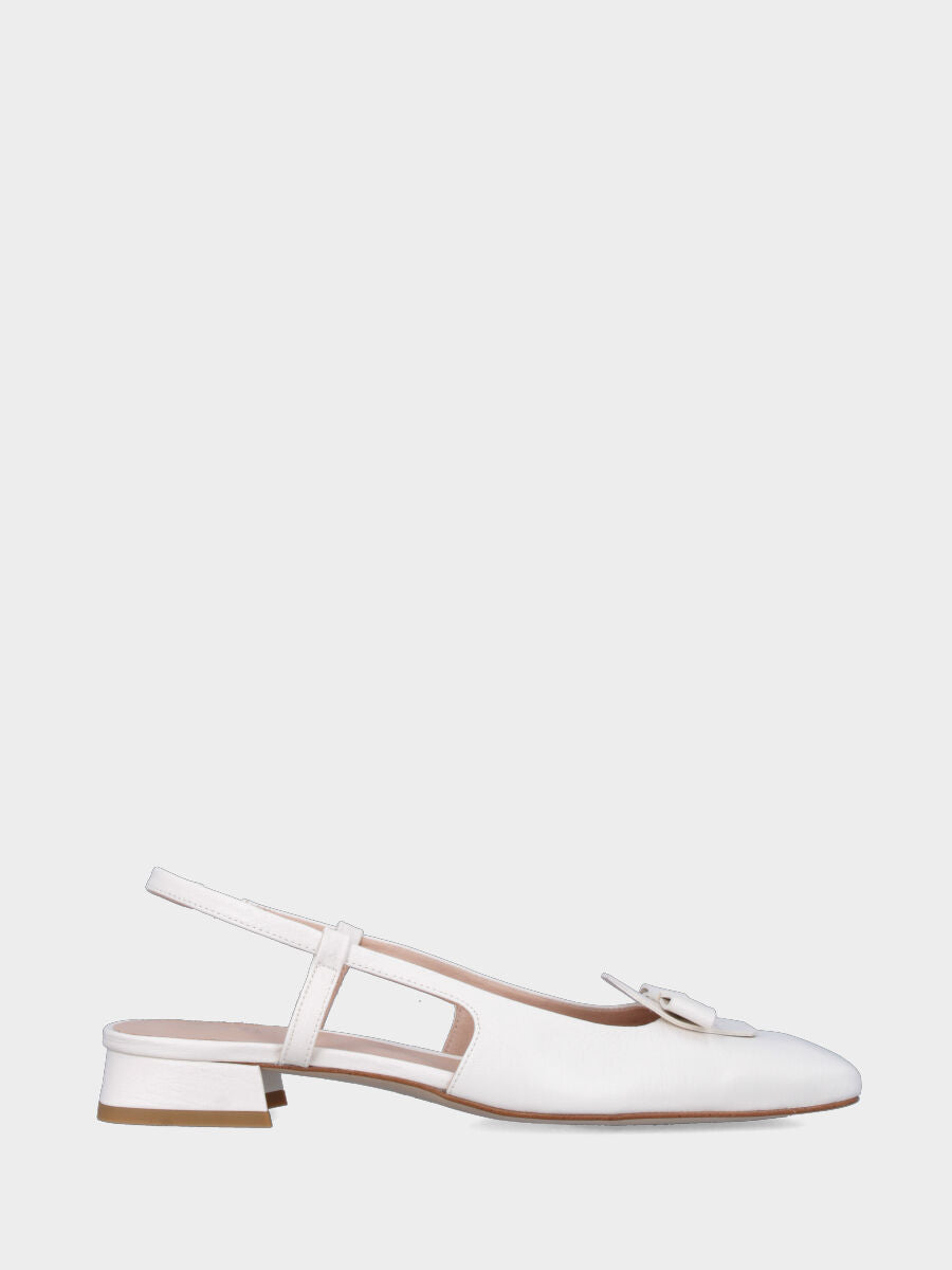 Slingback in vitello bianco con tacco a blocco e fascetta a fiocchetto