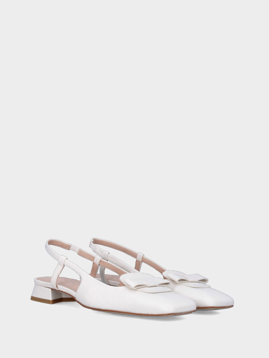Slingback in vitello bianco con tacco a blocco e fascetta a fiocchetto