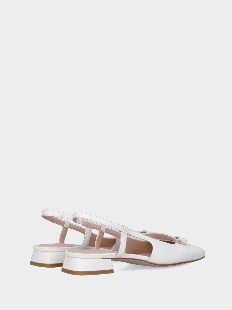 Slingback in vitello bianco con tacco a blocco e fascetta a fiocchetto
