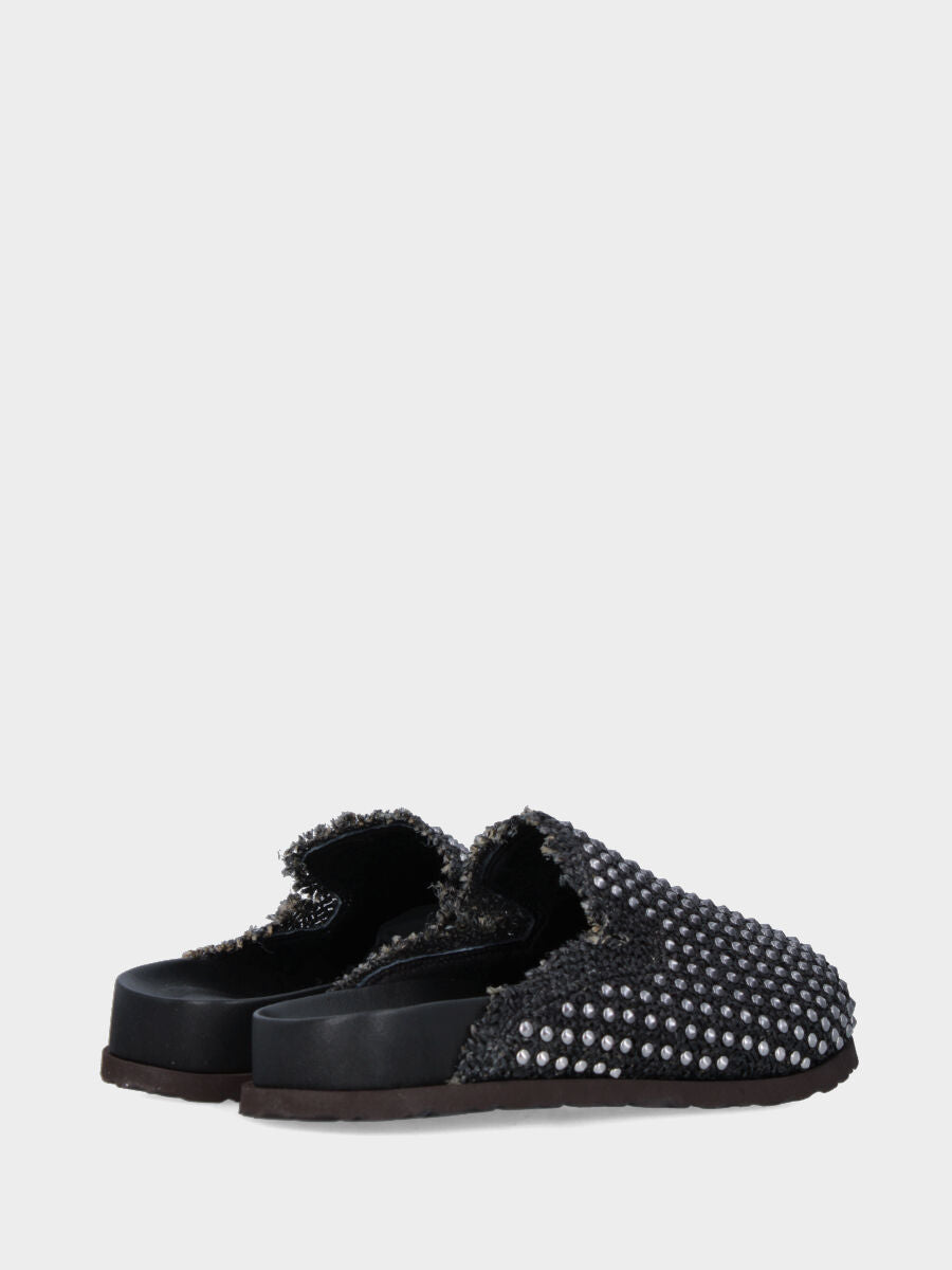 Sabot in rafia nera con borchie e fusbet