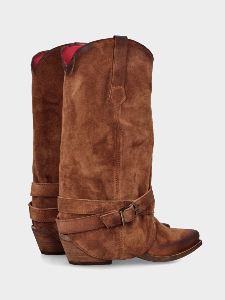 Camperos in camoscio marrone con risvolto lungo il gambale