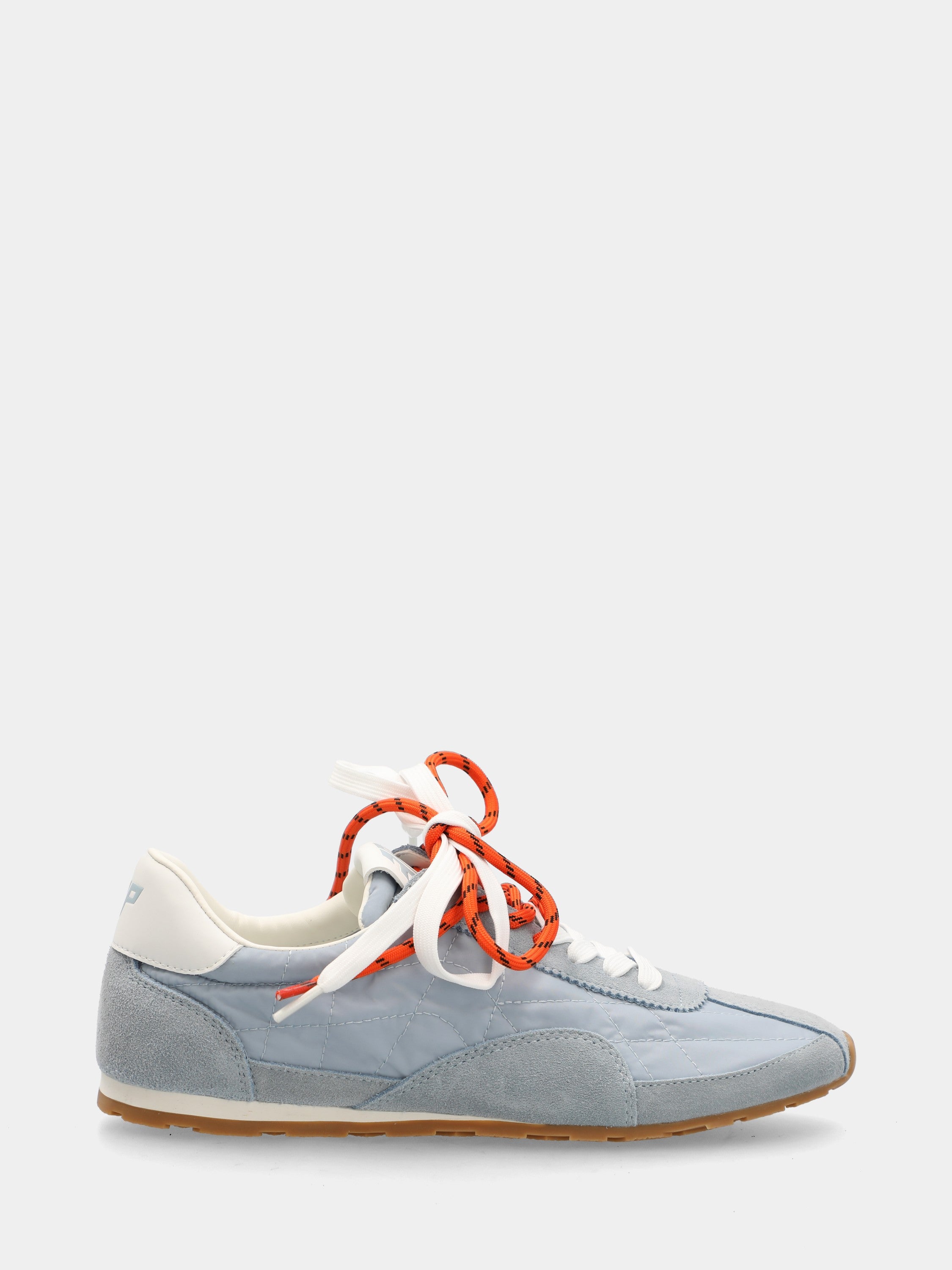 Sneaker running in camoscio celeste con doppi lacci colorati