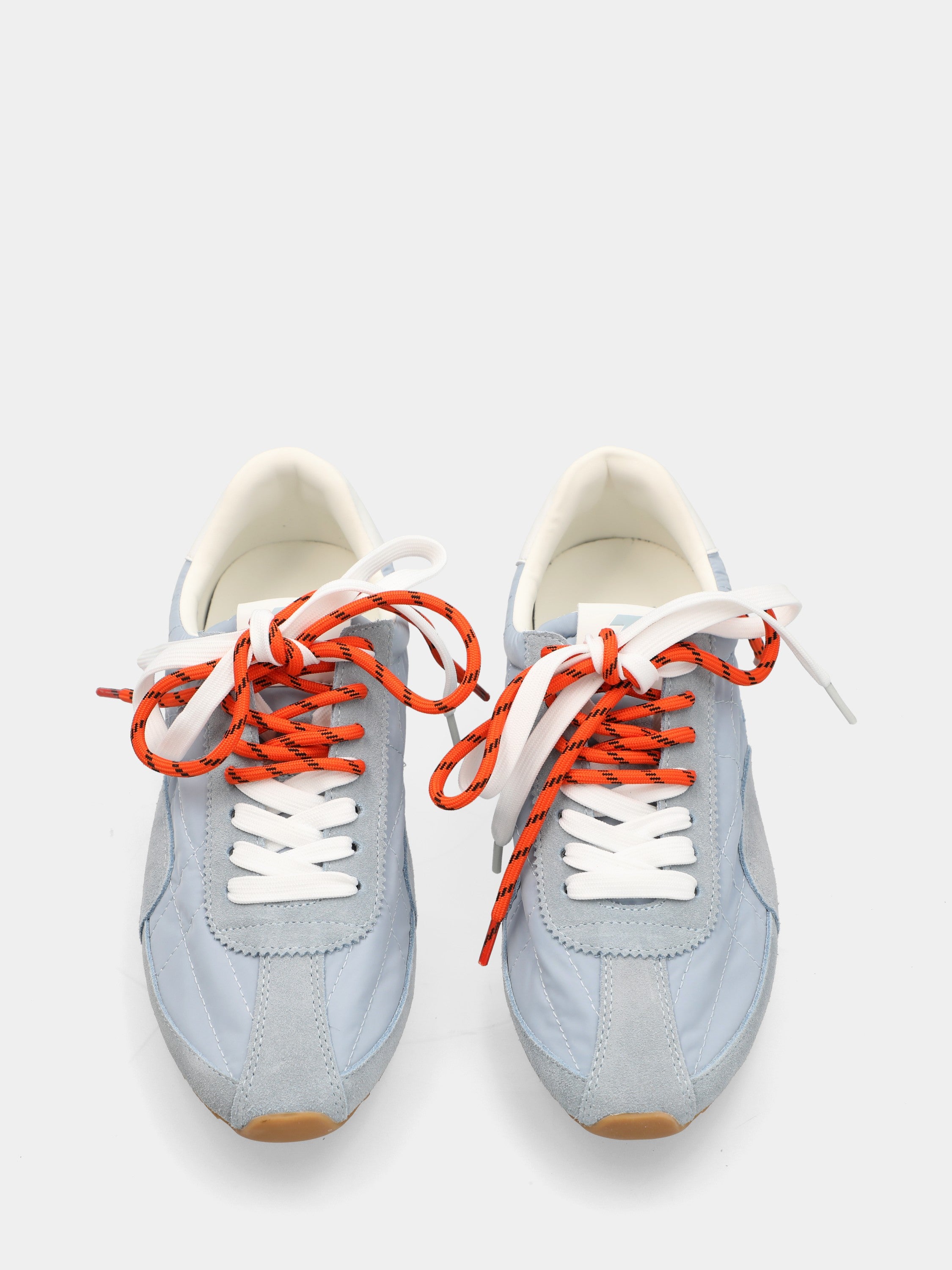 Sneaker running in camoscio celeste con doppi lacci colorati