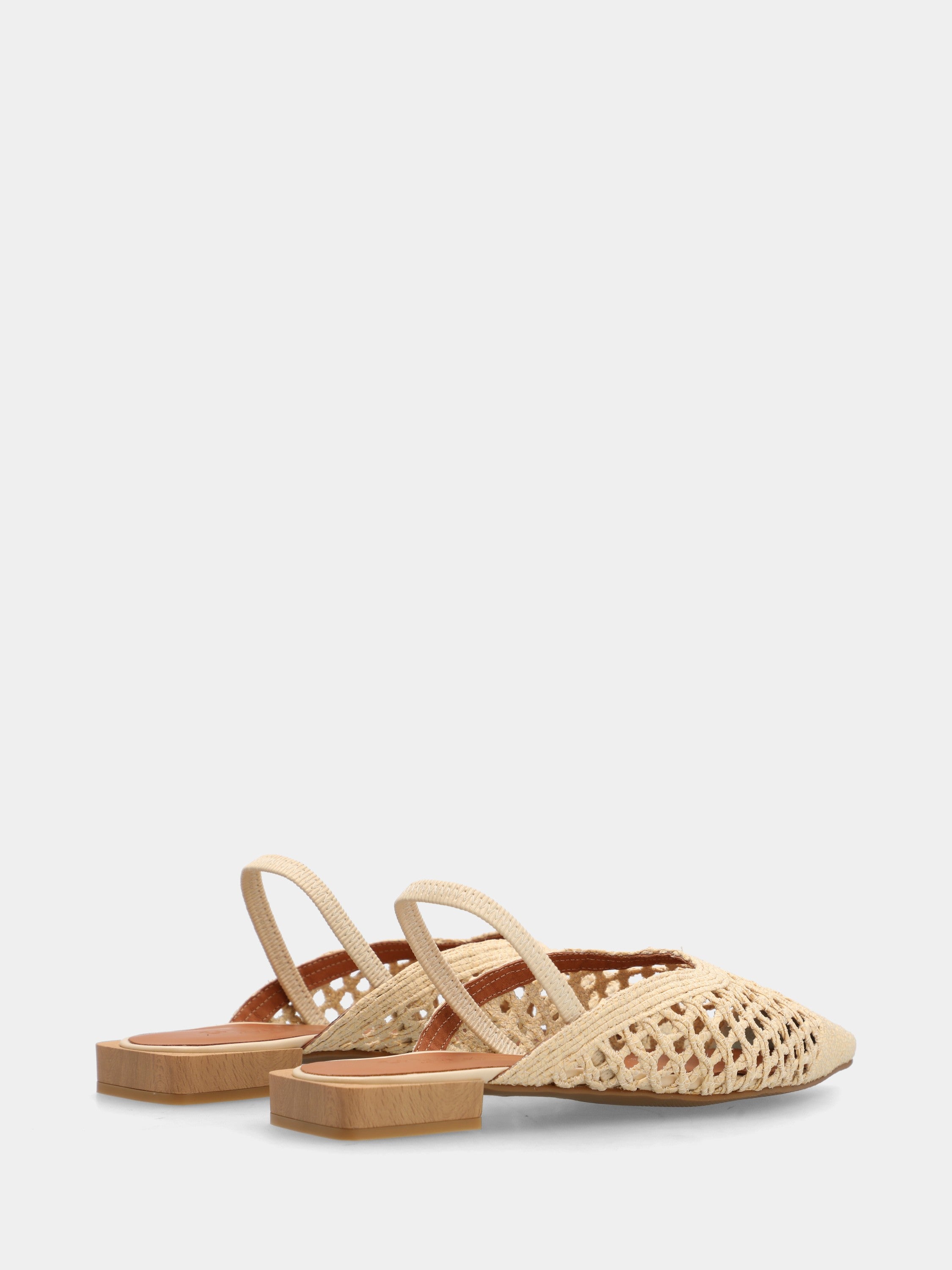 Sabot en tissu beige tressé avec élastique et bout carré
