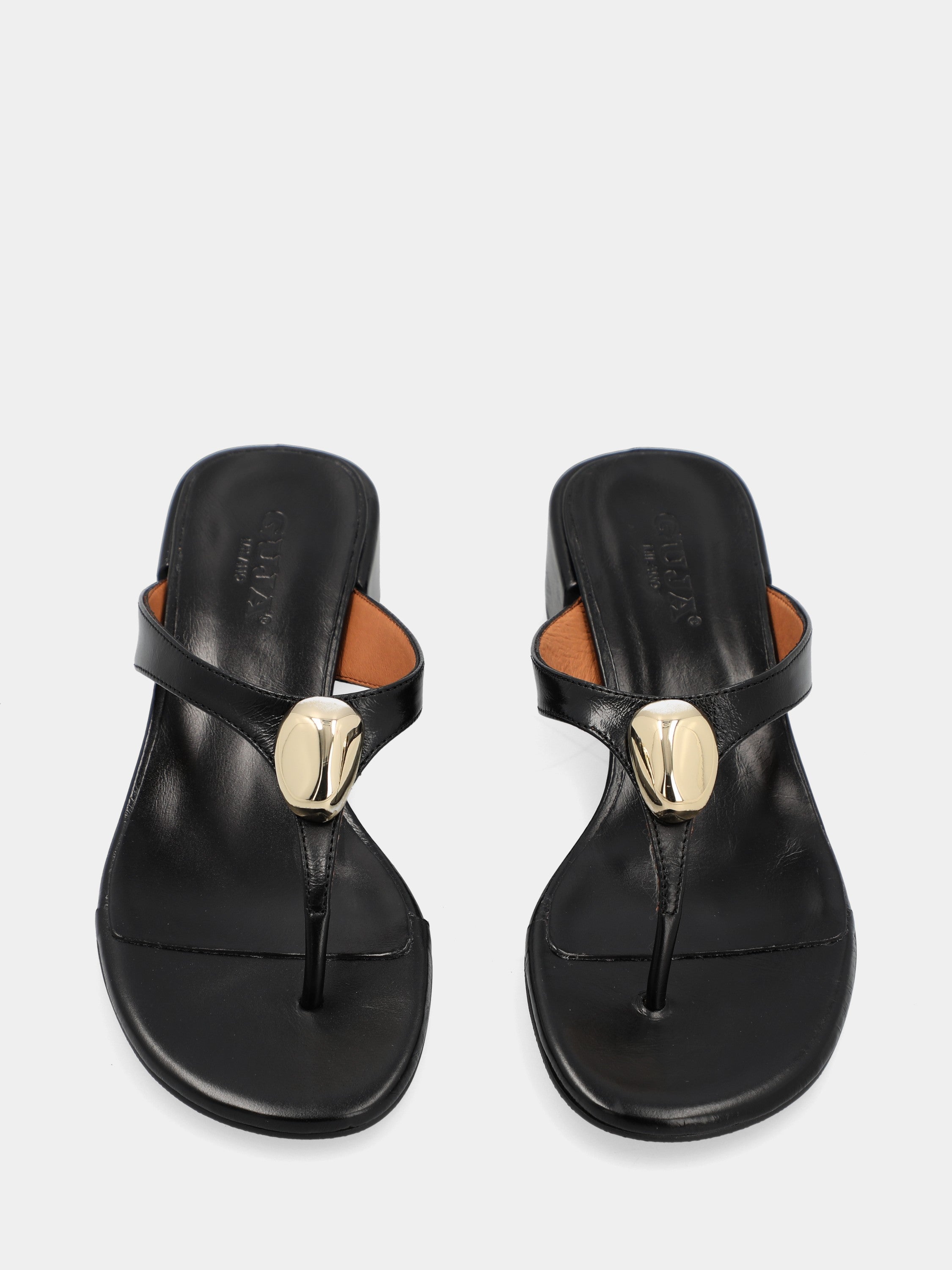 Tongs en veau noir avec talon bloc