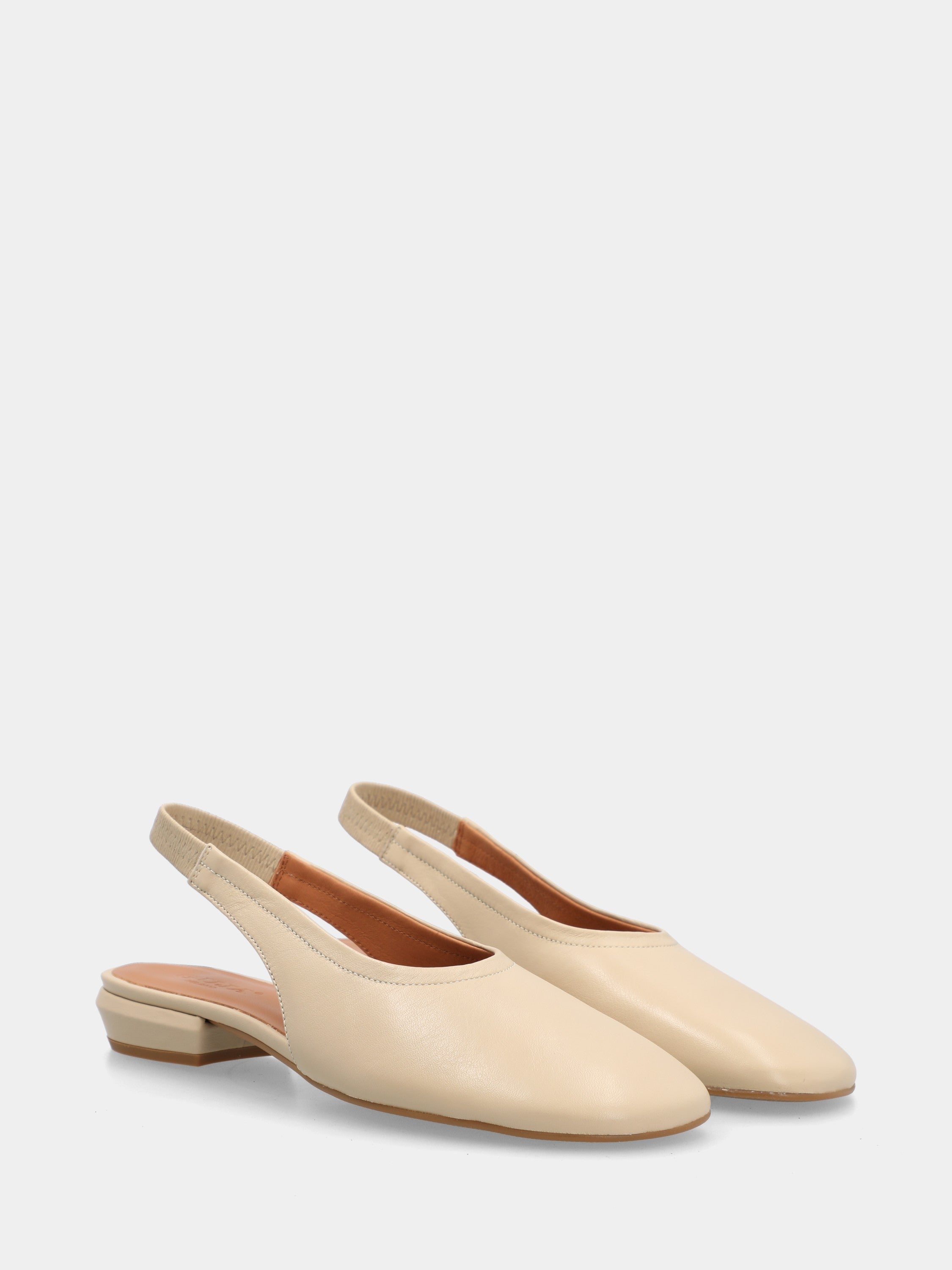 Escarpin slingback en veau blanc lait avec talon bloc