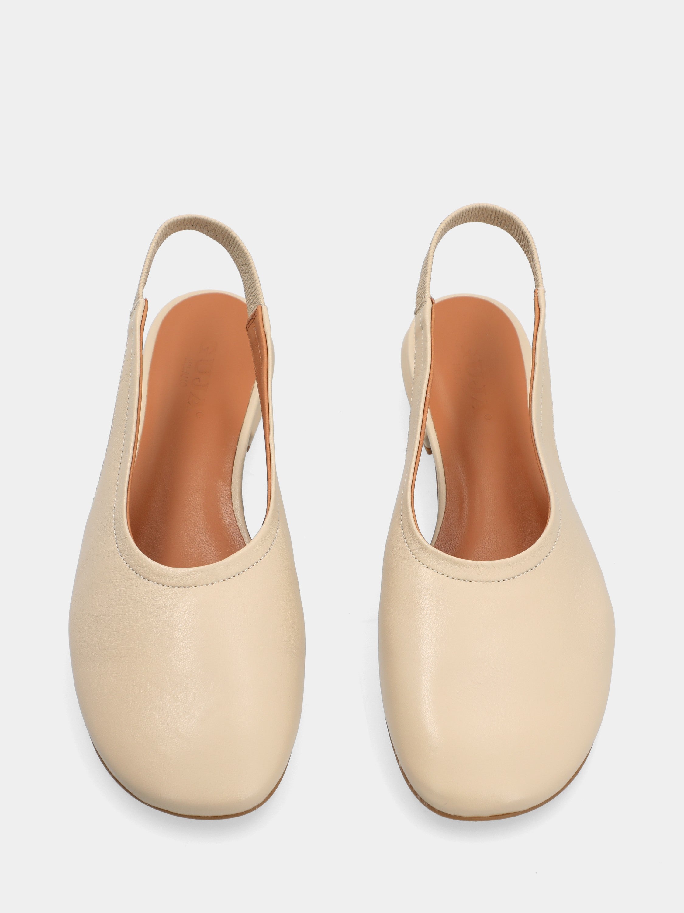 Escarpin slingback en veau blanc lait avec talon bloc