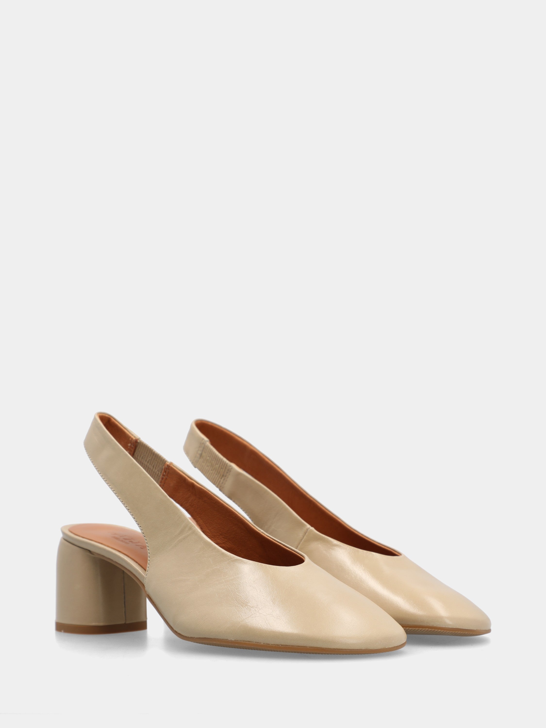 Slingback in vitello beige con tacco a colonna