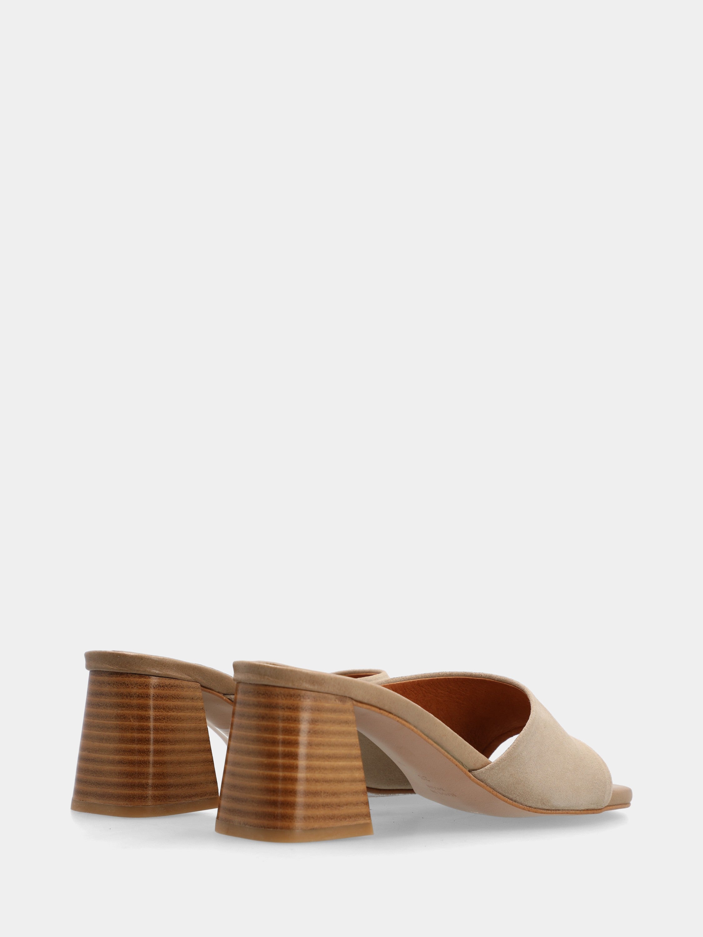 Sandalo ciabatta in camoscio beige con tacco a blocco