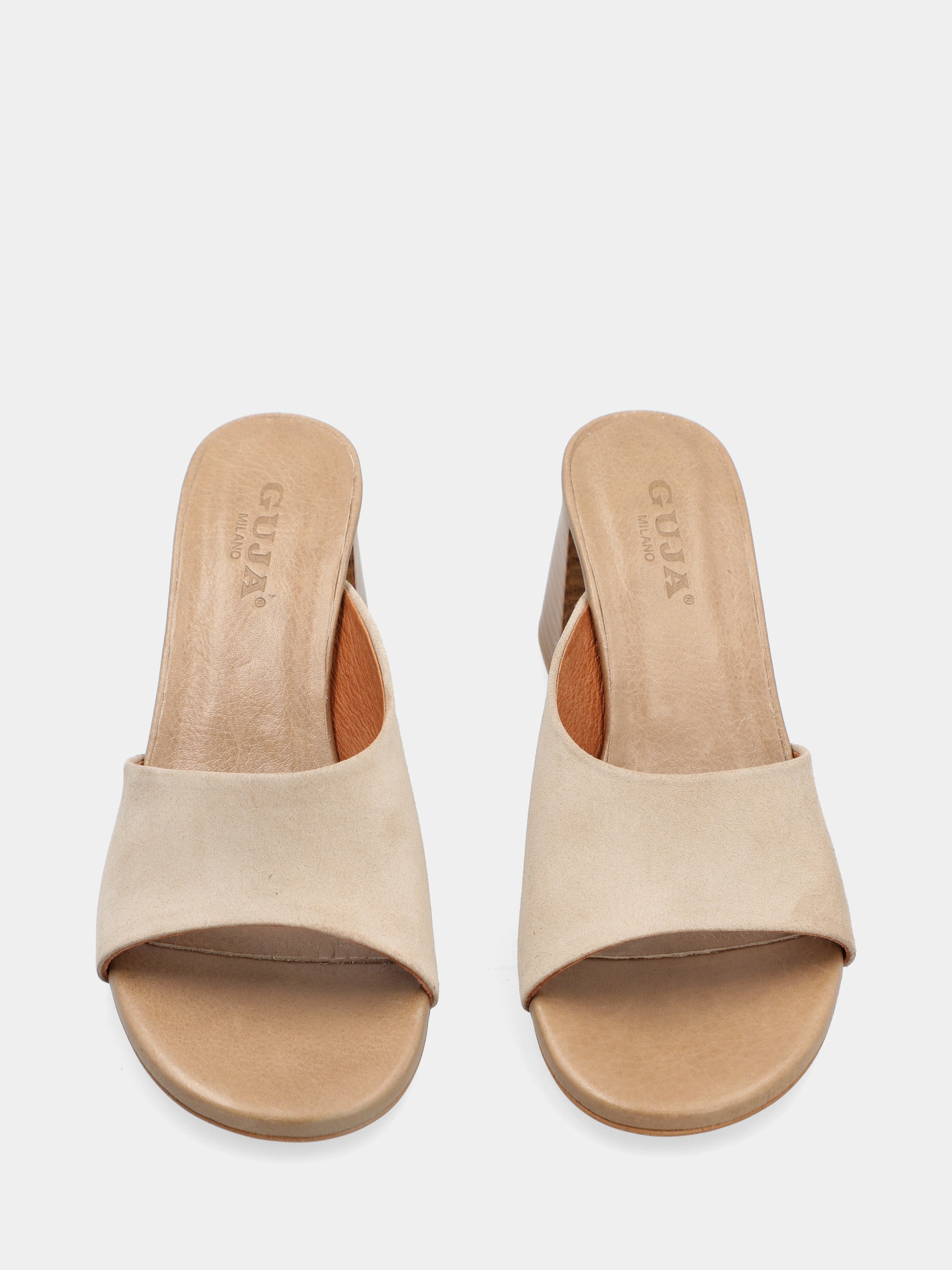 Sandalo ciabatta in camoscio beige con tacco a blocco