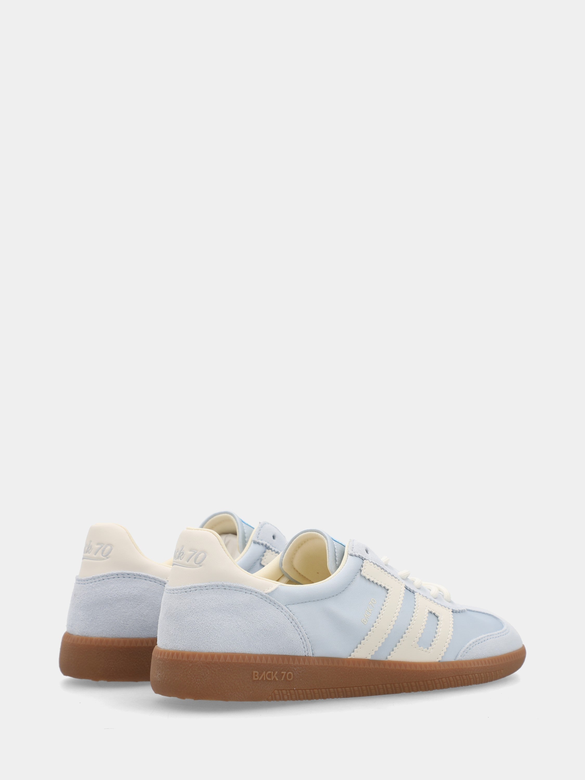 Sneaker in camoscio e satin celeste e beige con suola in gomma