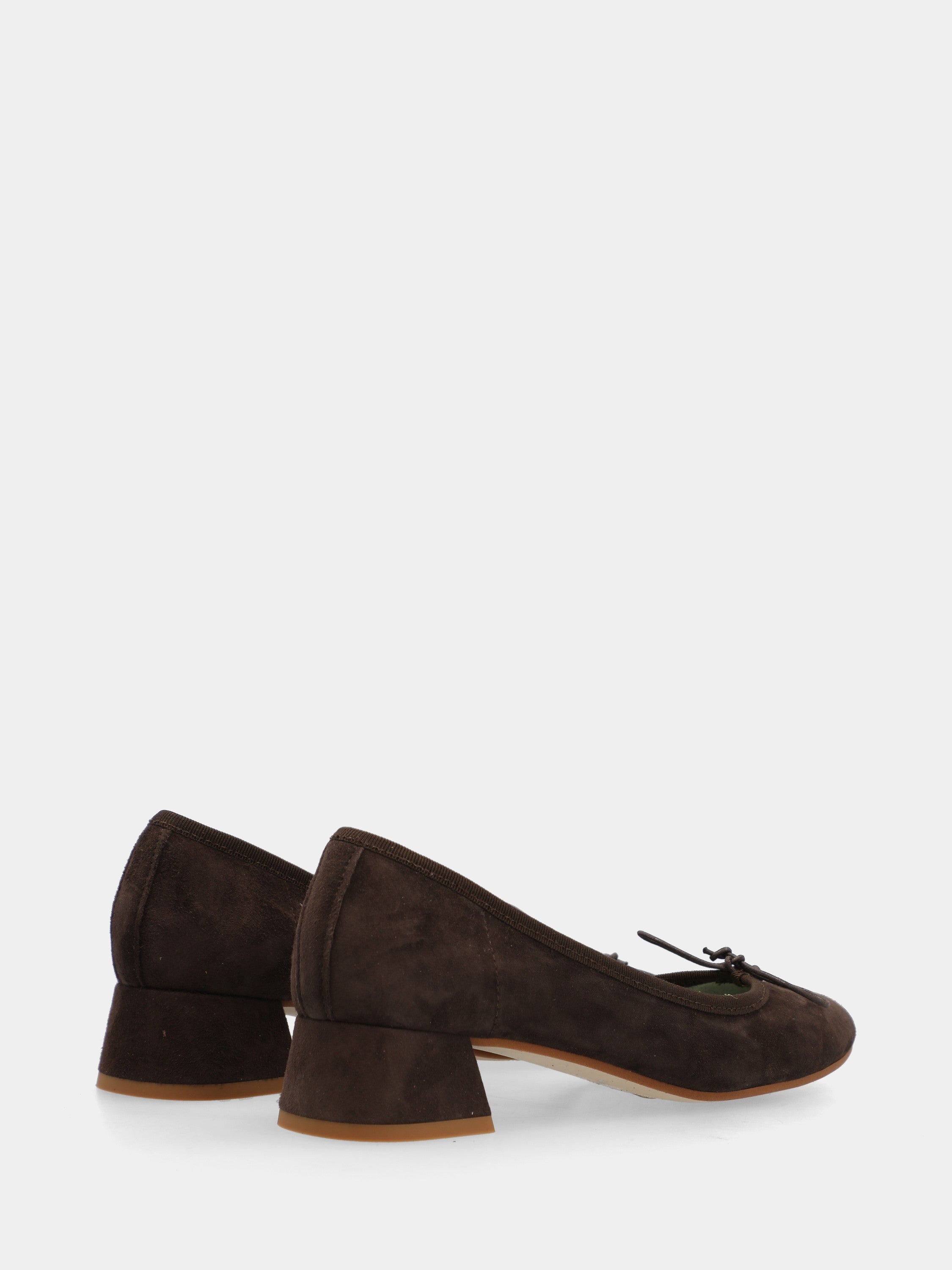 Ballerine en suède marron foncé avec lanière et bout rond