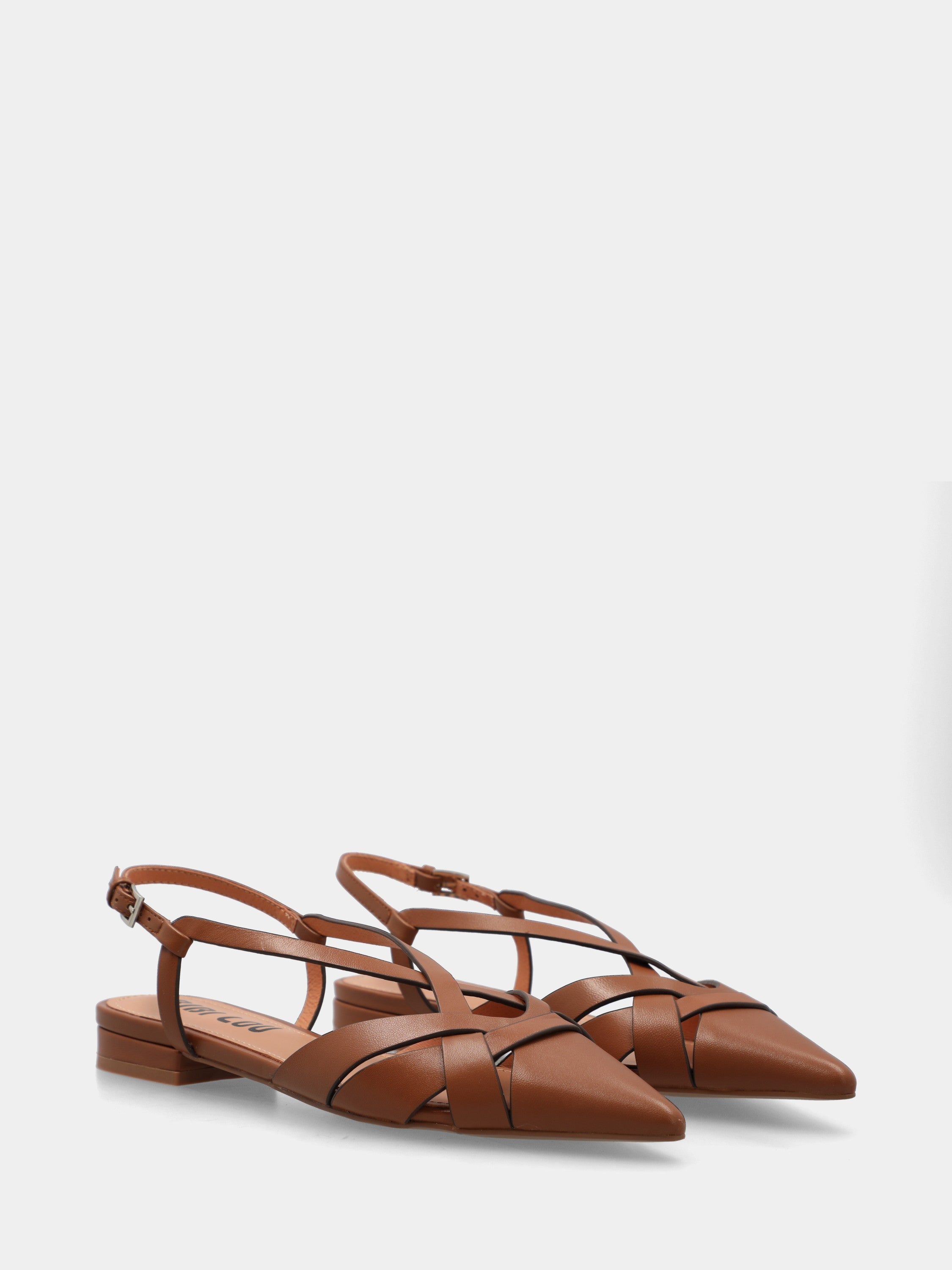 Slingbacks en vitello couleur cuir avec brides croisées et bout pointu