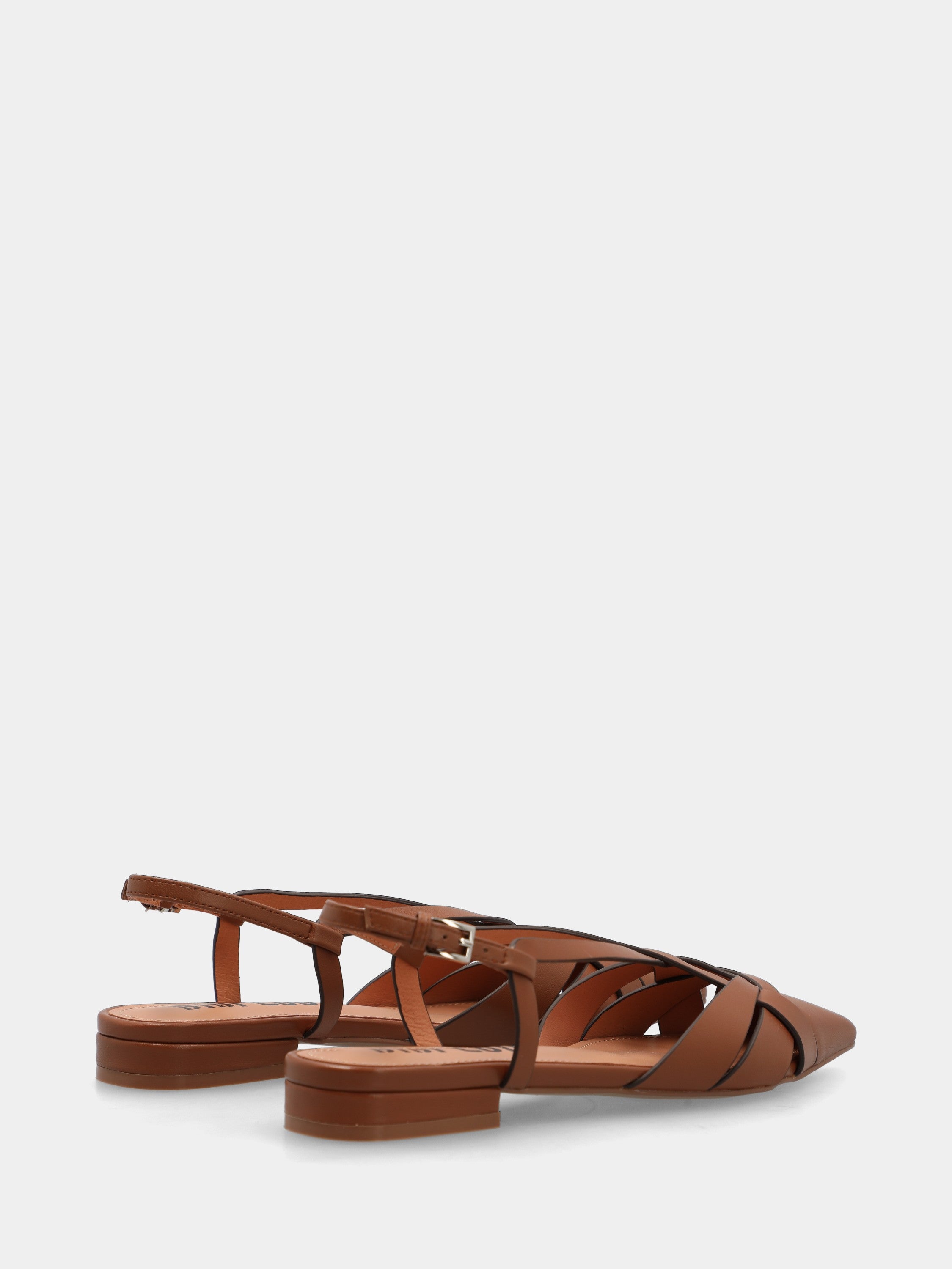 Slingbacks en vitello couleur cuir avec brides croisées et bout pointu