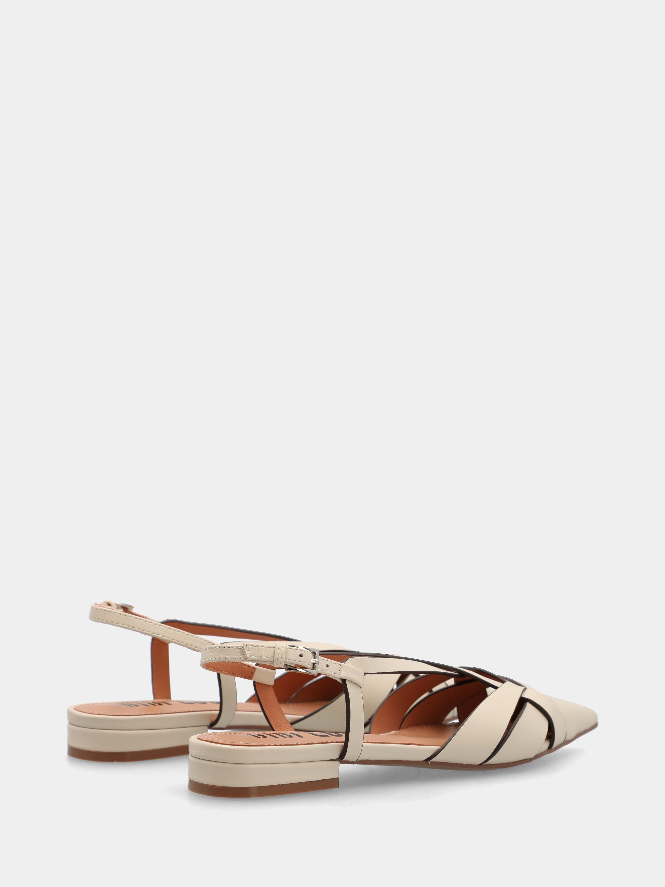 Slingbacks in vitello avorio con cinturini incrociati e punta sfilata